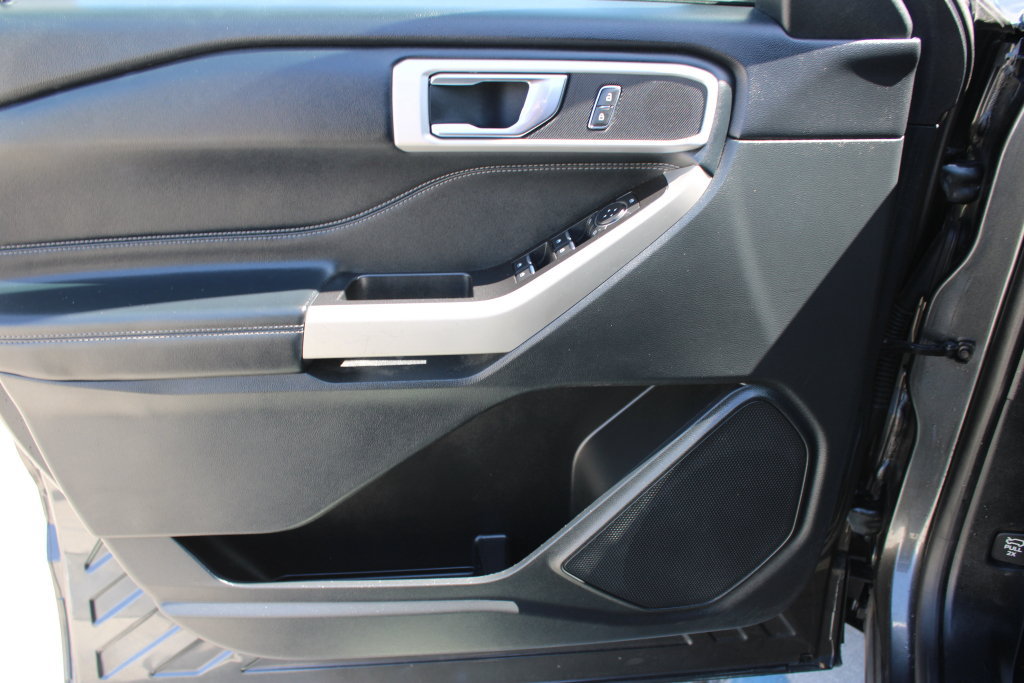 Used 2020 Ford Explorer XLT w/ Equipment Group 202A RWD image 34