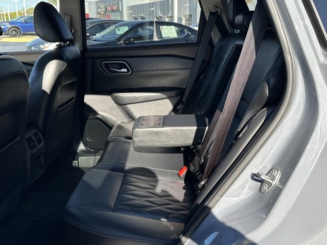 Certified 2022 Nissan Rogue Platinum w/ Head-Up Display Package image 30