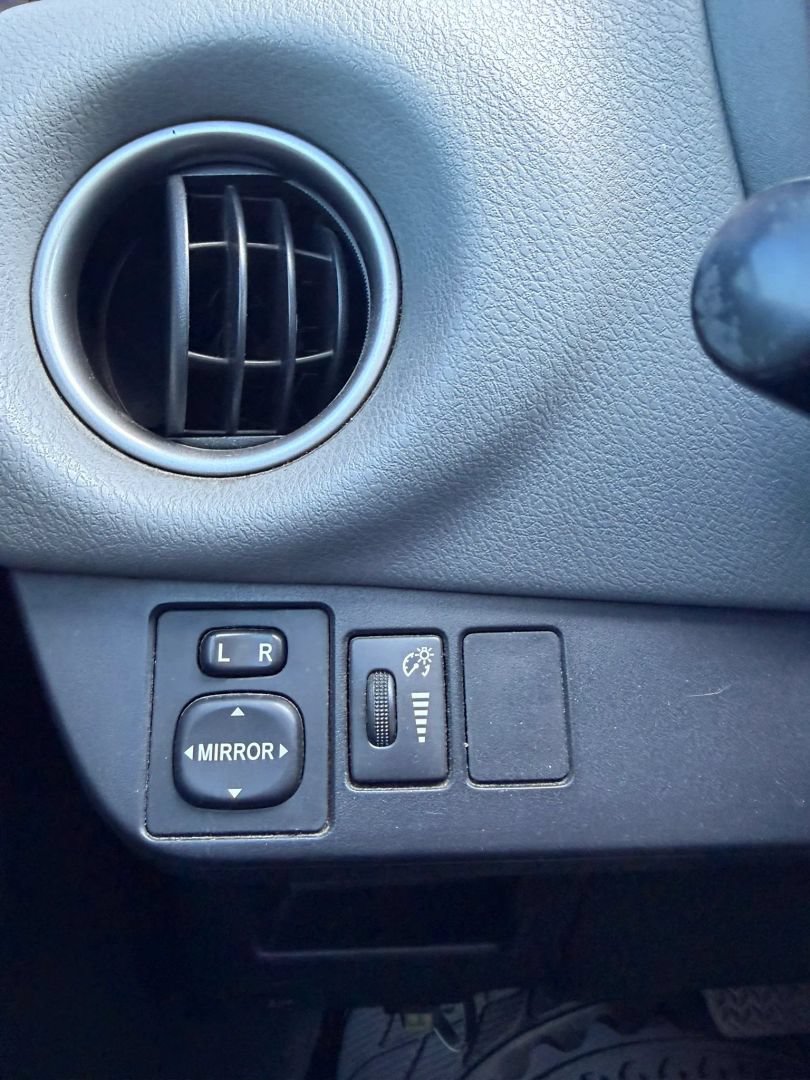 Used 2015 Toyota Yaris LE FWD image 27