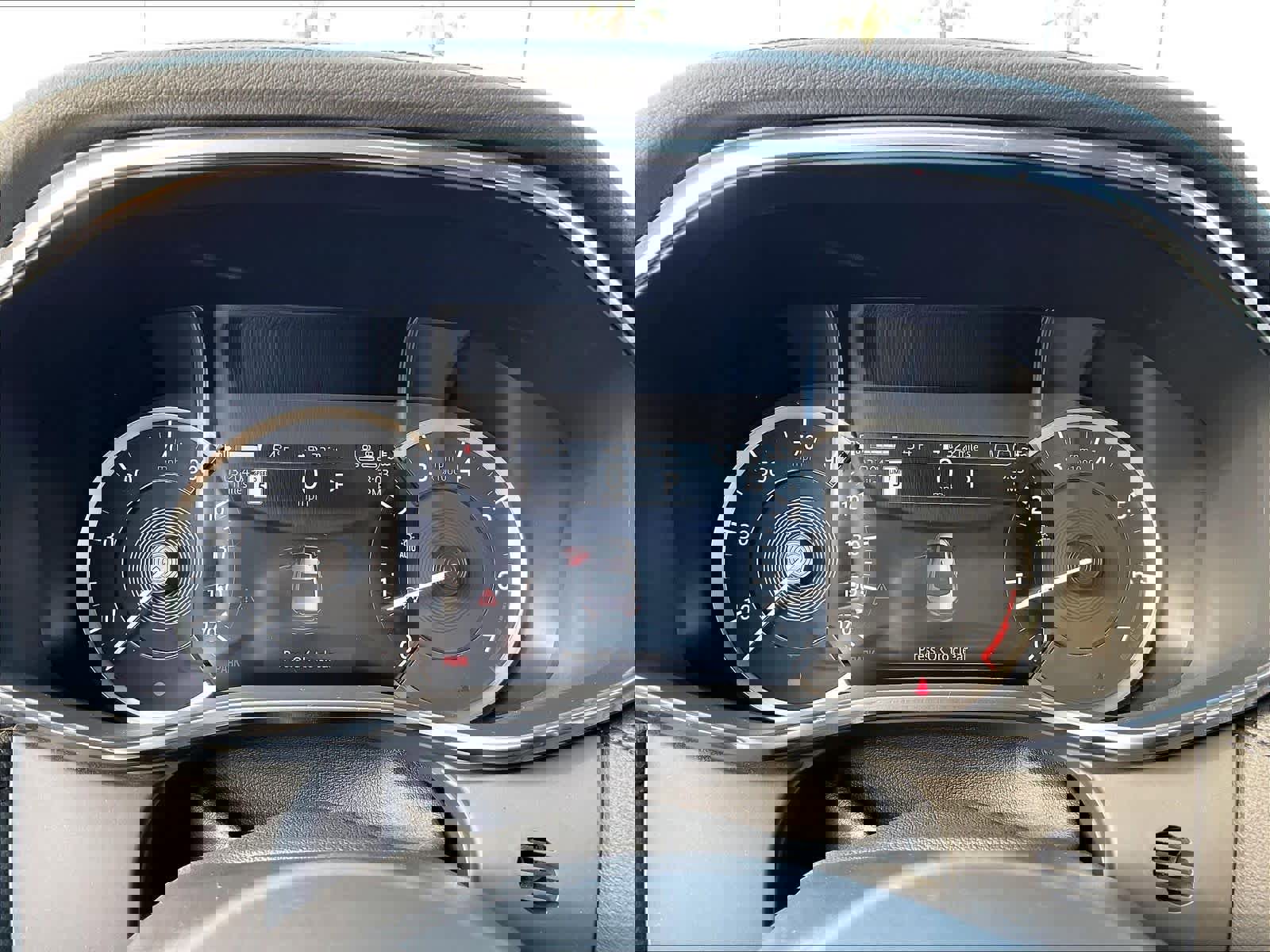 Used 2022 Jaguar XF SE image 20