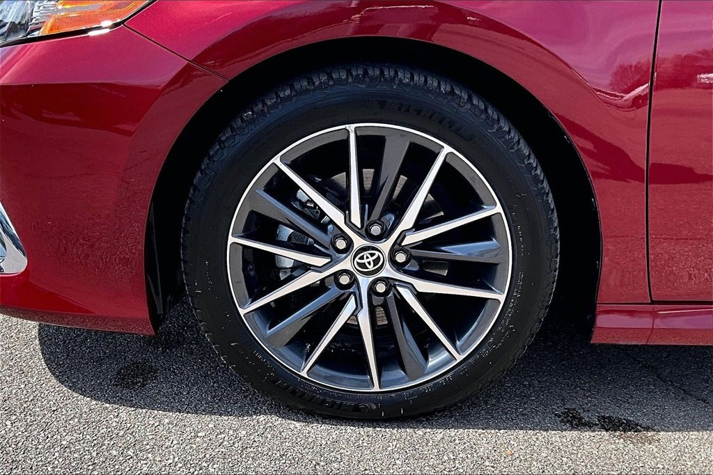 Used 2022 Toyota Camry XLE w/ Navigation Upgrade Package image 8