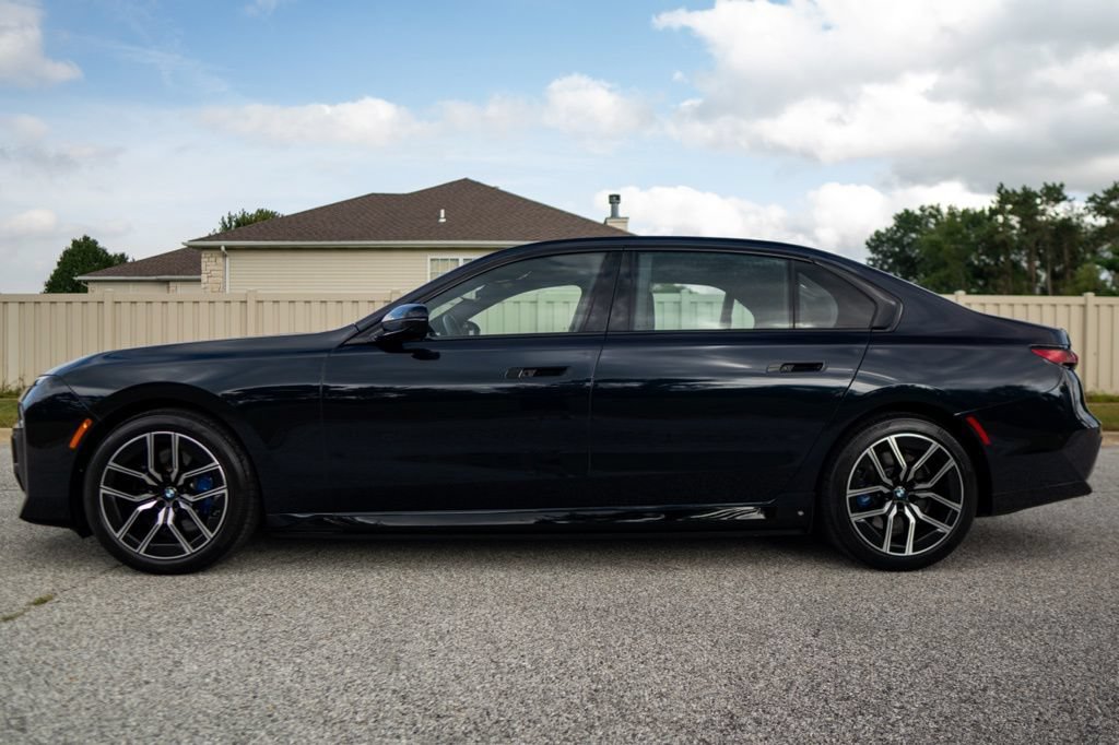 Certified 2024 BMW i7 xDrive60 w/ Executive Package AWD/4WD image 4