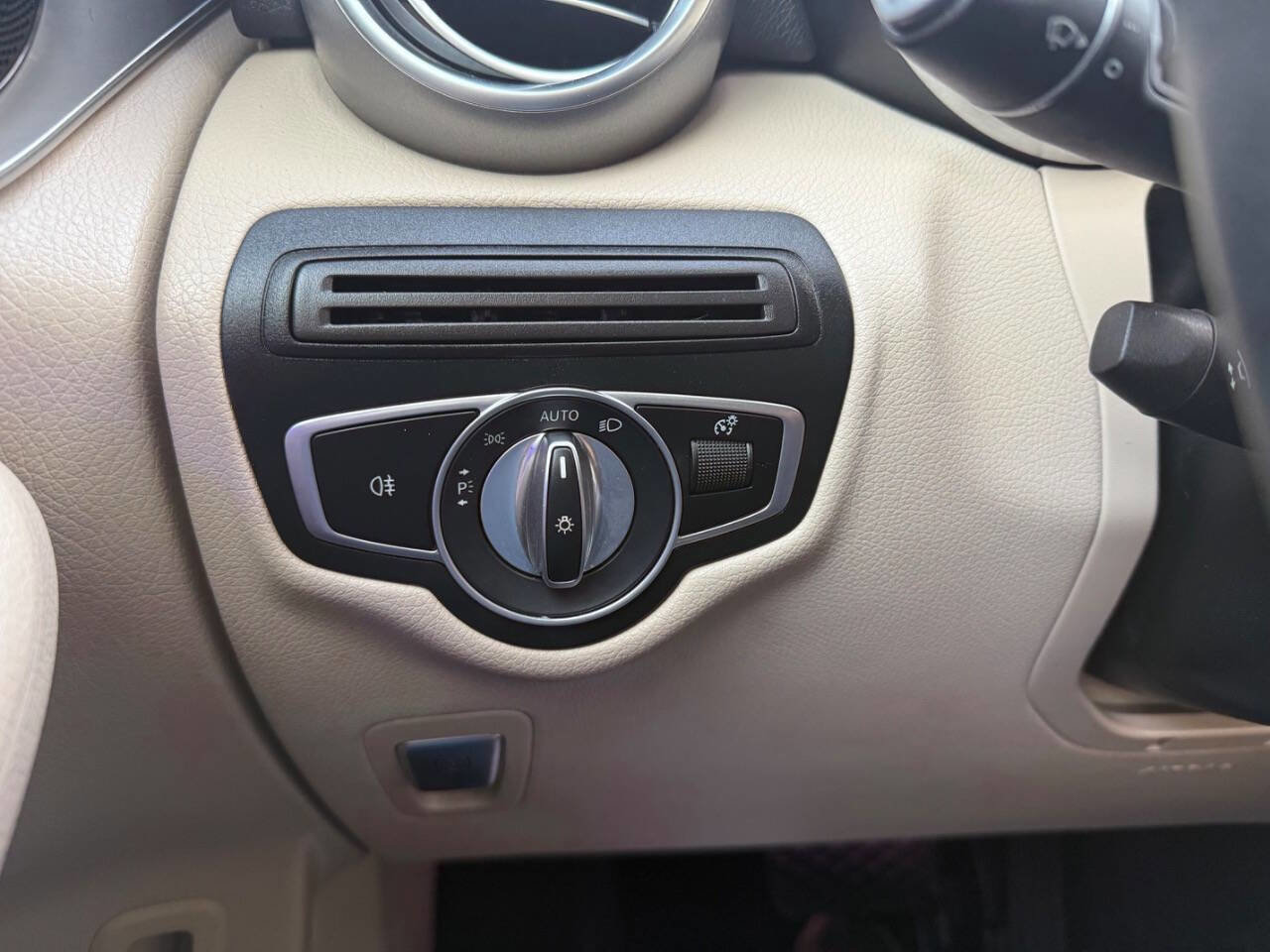 Used 2020 Mercedes-Benz GLC 300 image 21