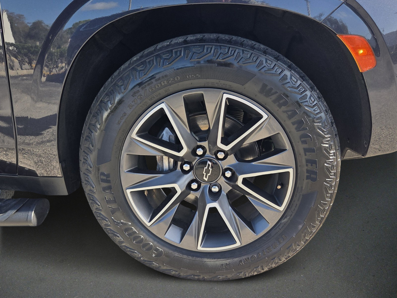 Used 2023 Chevrolet Tahoe Z71 w/ Off-Road Capability Package image 9