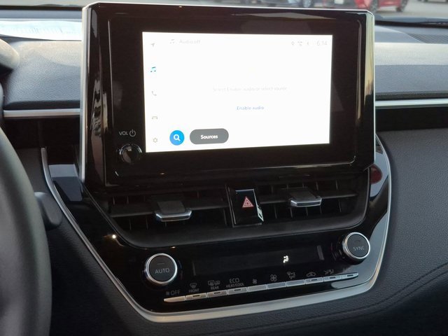 Used 2025 Toyota Corolla Cross XLE image 13