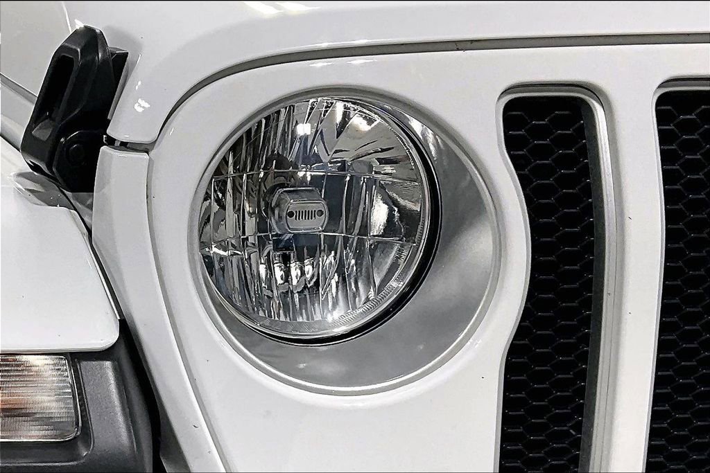 Used 2022 Jeep Wrangler Unlimited Sahara w/ Cold Weather Group image 38