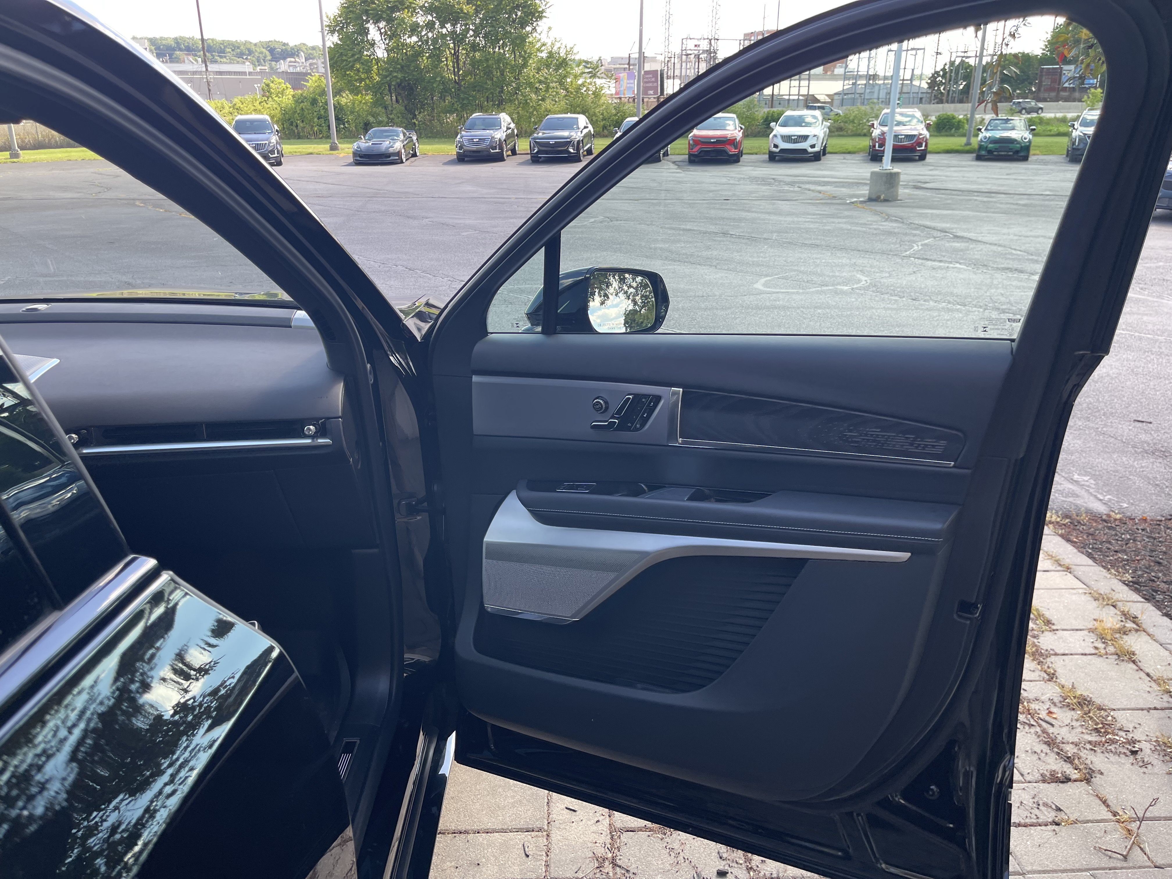 Used 2026 Cadillac Vistiq Platinum w/ LPO, Floor Liner Package AWD/4WD image 24