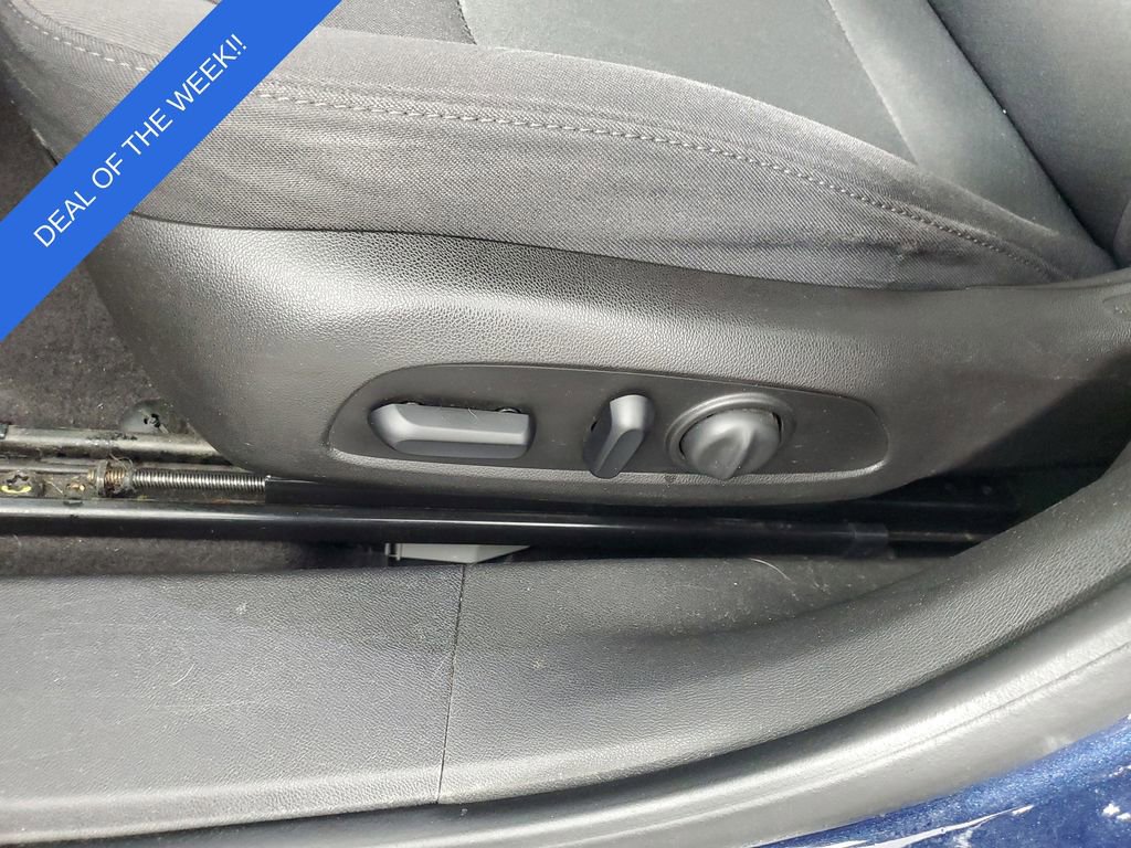 Used 2017 Chevrolet Malibu LT image 29