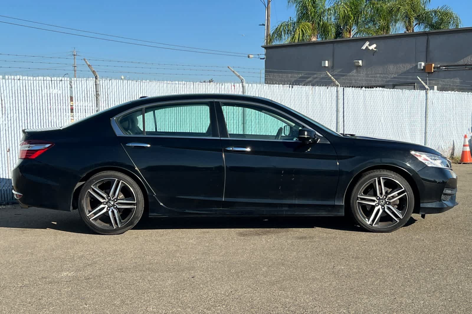 Used 2016 Honda Accord Touring image 6