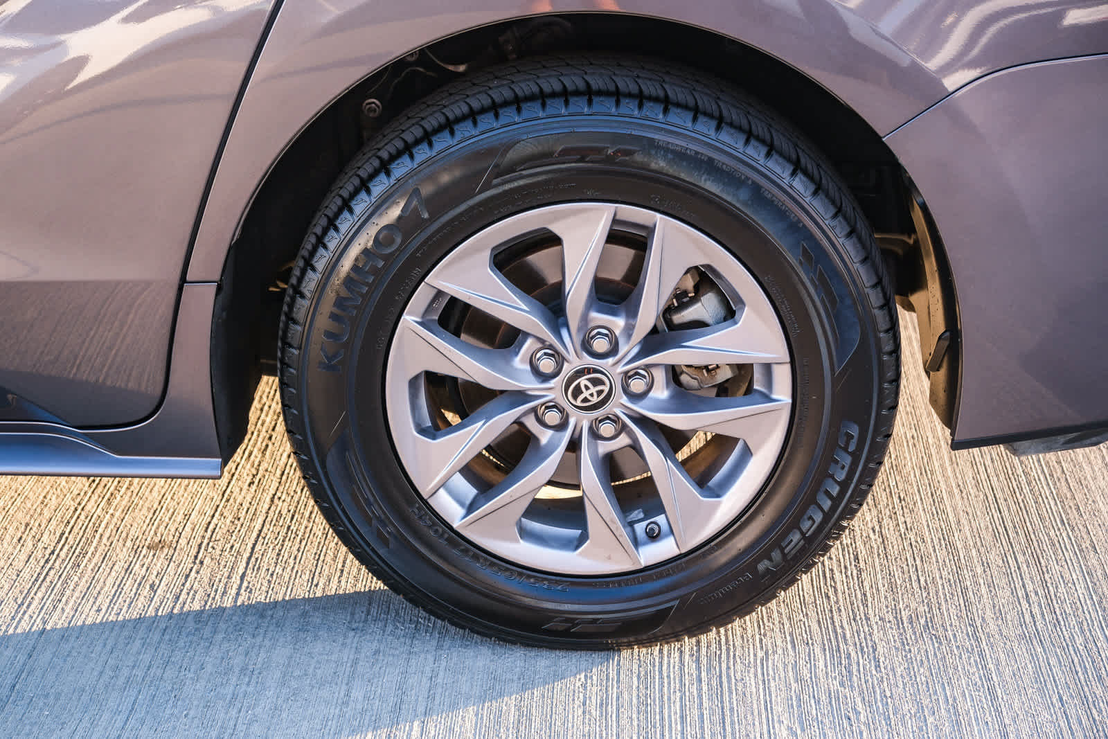 Certified 2024 Toyota Sienna XLE FWD image 9