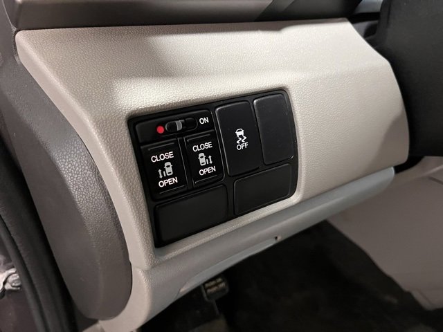 Used 2016 Honda Odyssey SE image 18