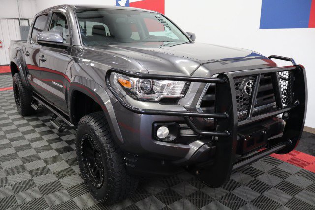Used 2017 Toyota Tacoma SR5 w/ Tow Package RWD image 16