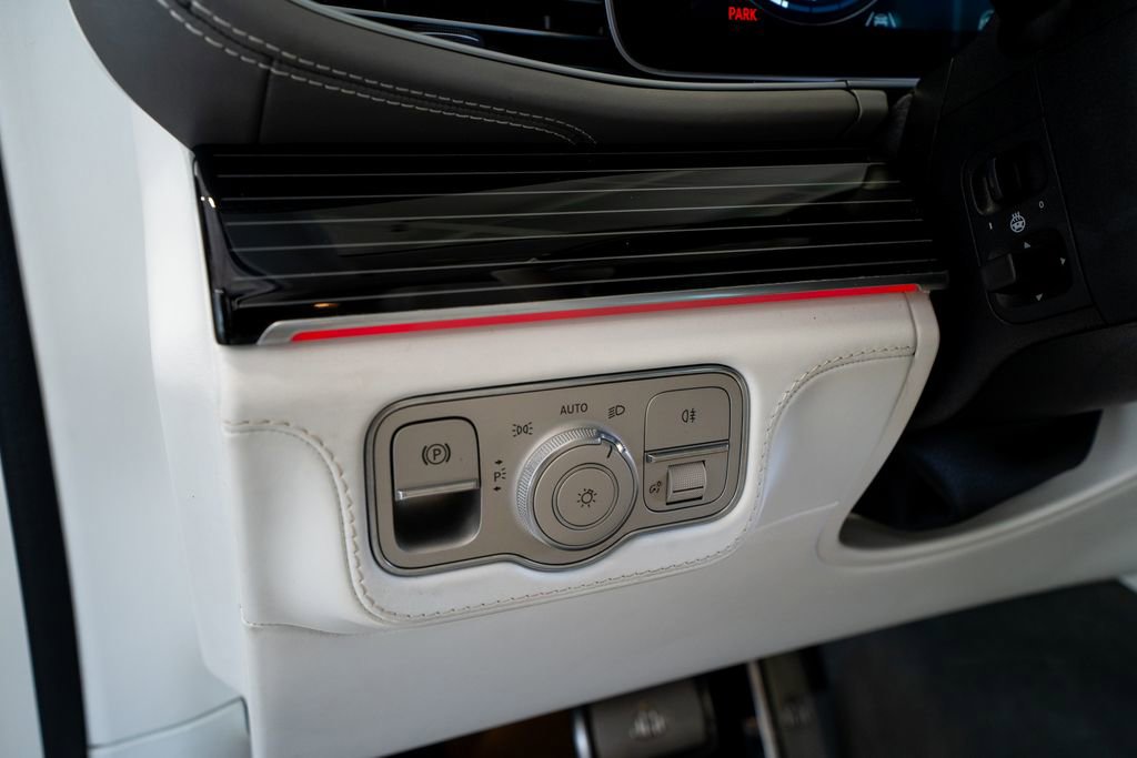 Used 2023 Mercedes-Benz Maybach GLS 600 4MATIC image 39