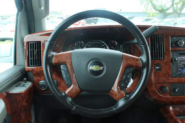 Used 2017 Chevrolet Express 2500 RWD image 18