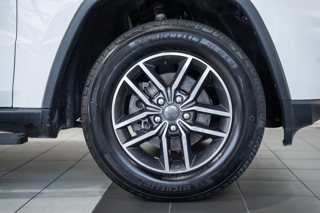Used 2019 Jeep Grand Cherokee Limited AWD/4WD image 18