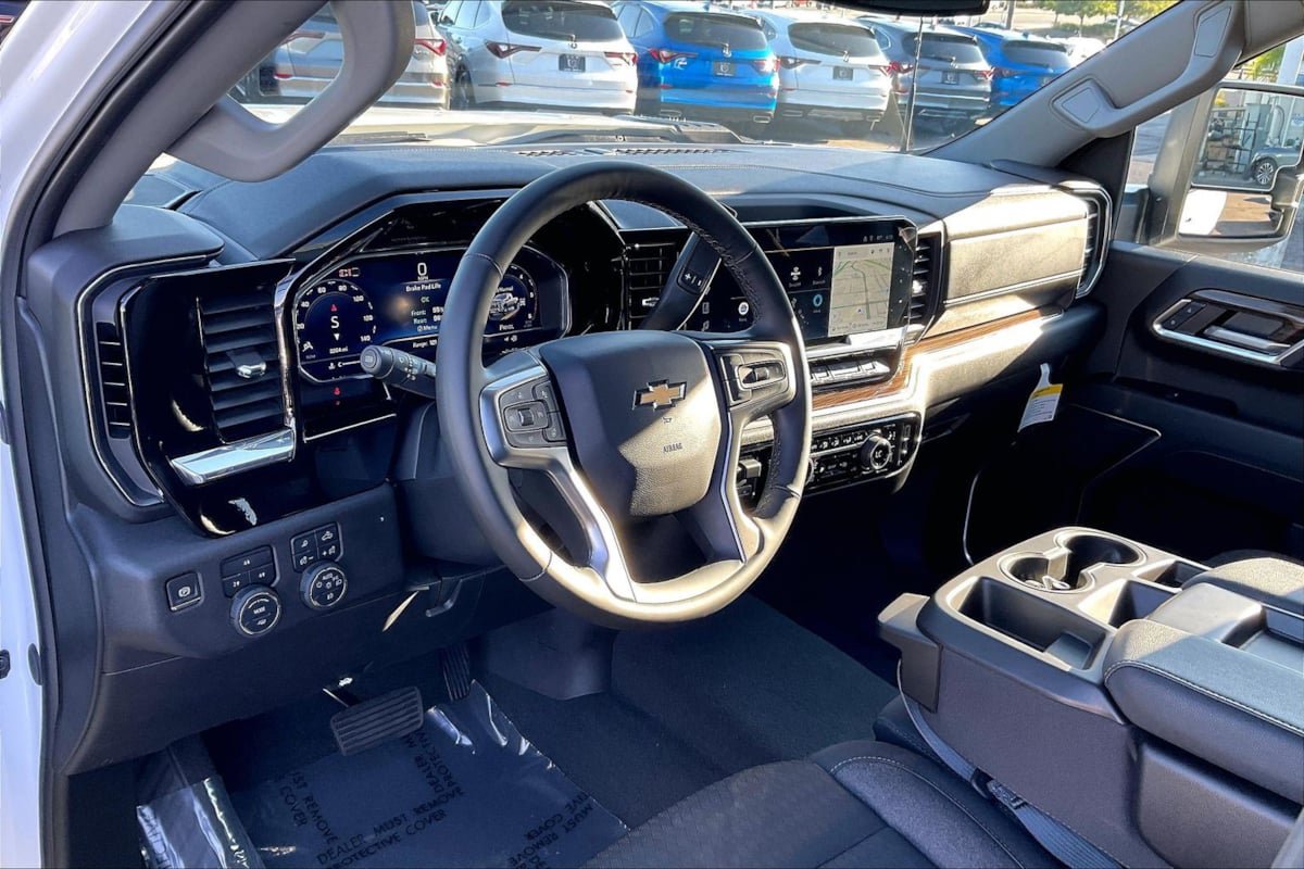 Used 2025 Chevrolet Silverado 3500 LT w/ Safety Package AWD/4WD image 12