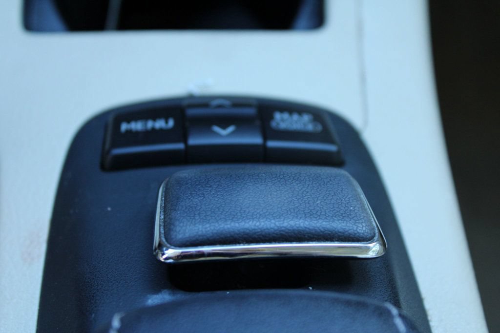 Used 2014 Lexus ES 300h w/ Luxury Package w/Bamboo Trim FWD image 22