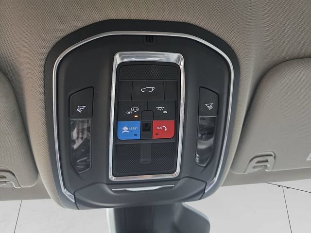 Used 2024 Jeep Wagoneer L Series II w/ Flexible Seating Group AWD/4WD image 29