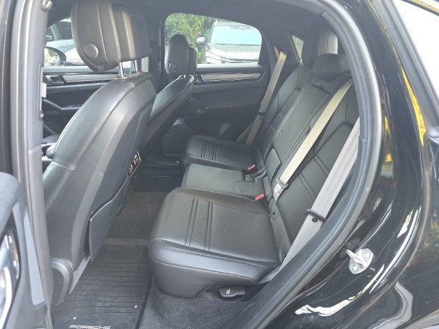 Used 2023 Porsche Cayenne Platinum Edition AWD/4WD image 26