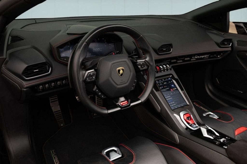 Used 2020 Lamborghini Huracan EVO image 38