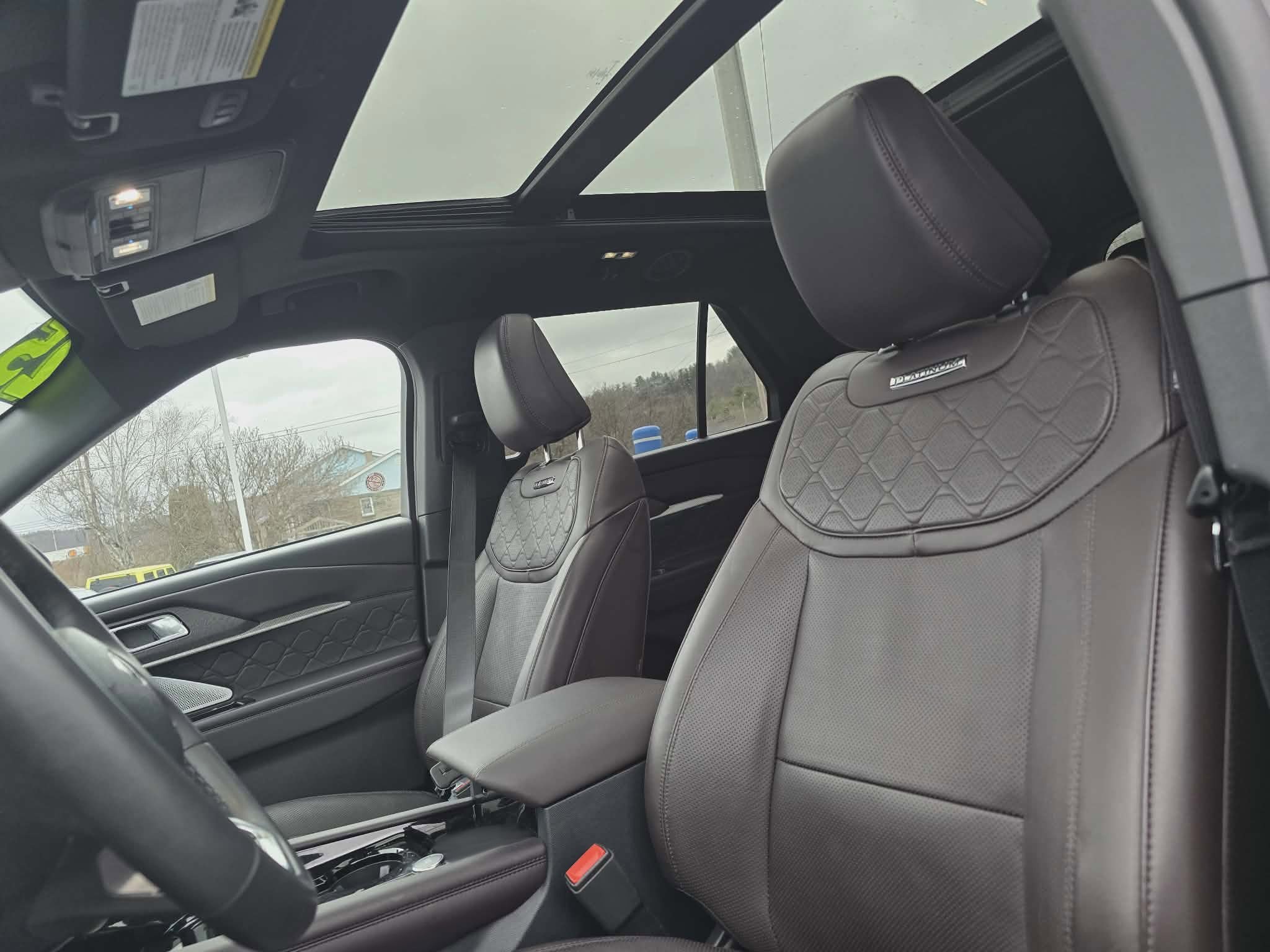 Certified 2025 Ford Explorer Platinum w/ LUX Leather Package image 10