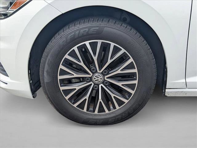 Used 2019 Volkswagen Jetta SE w/ Cold Weather Package image 23