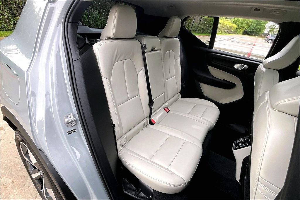 Used 2026 Volvo XC40 B5 Plus AWD/4WD image 38