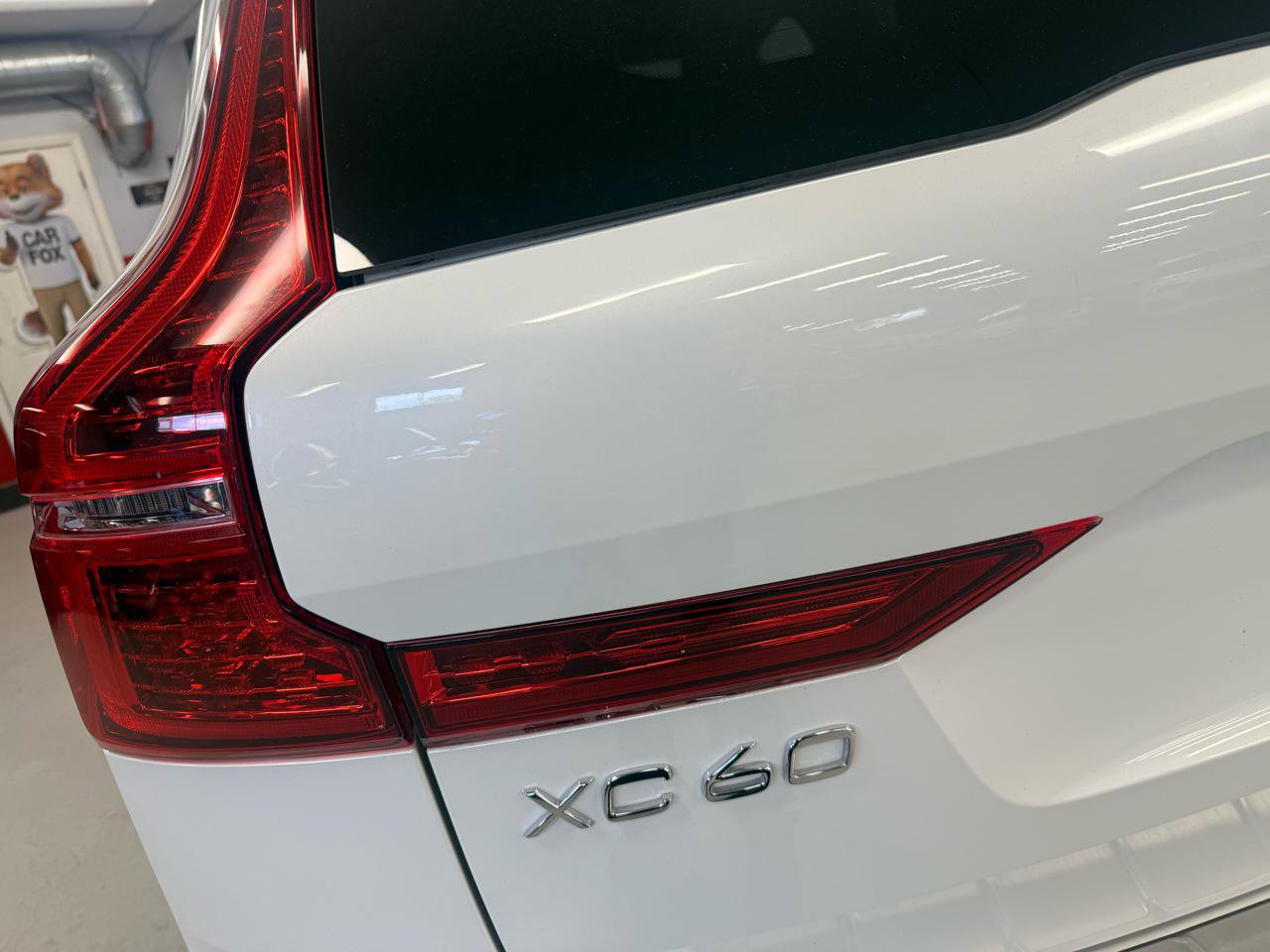 Used 2019 Volvo XC60 T8 R-Design w/ Advanced Package AWD/4WD image 11