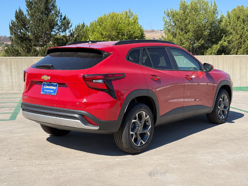 New 2026 Chevrolet Trax LT w/ Sunroof Package FWD image 6