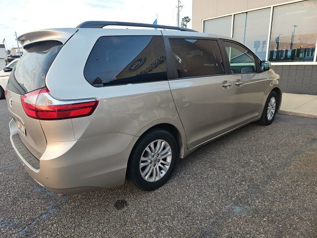 Used 2016 Toyota Sienna XLE w/ XLE Navigation Package image 9