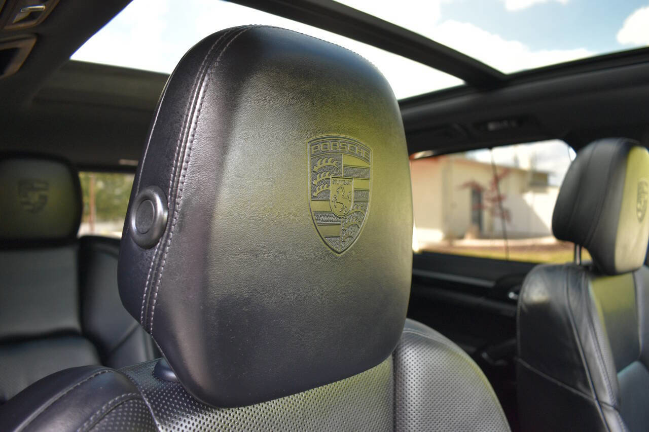 Used 2018 Porsche Cayenne Platinum Edition AWD/4WD image 30