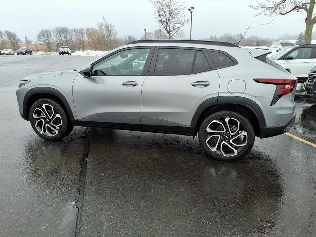 Used 2025 Chevrolet Trax RS image 8