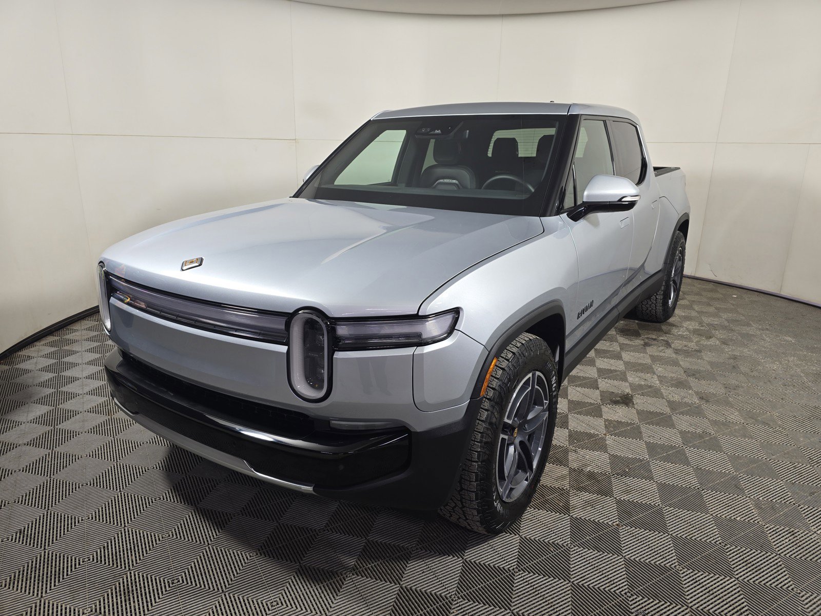 Used 2025 Rivian R1T Adventure AWD/4WD image 1