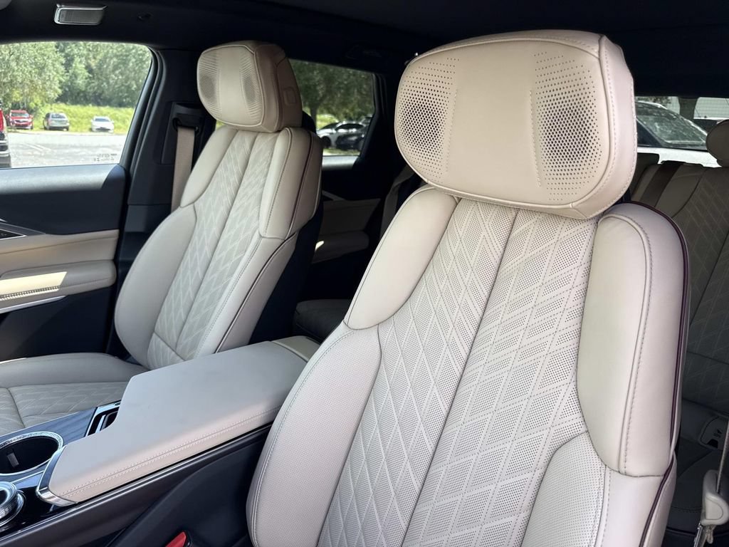 New 2026 Cadillac Lyriq Signature Luxury w/ LPO, Blue Accent Package AWD/4WD image 21