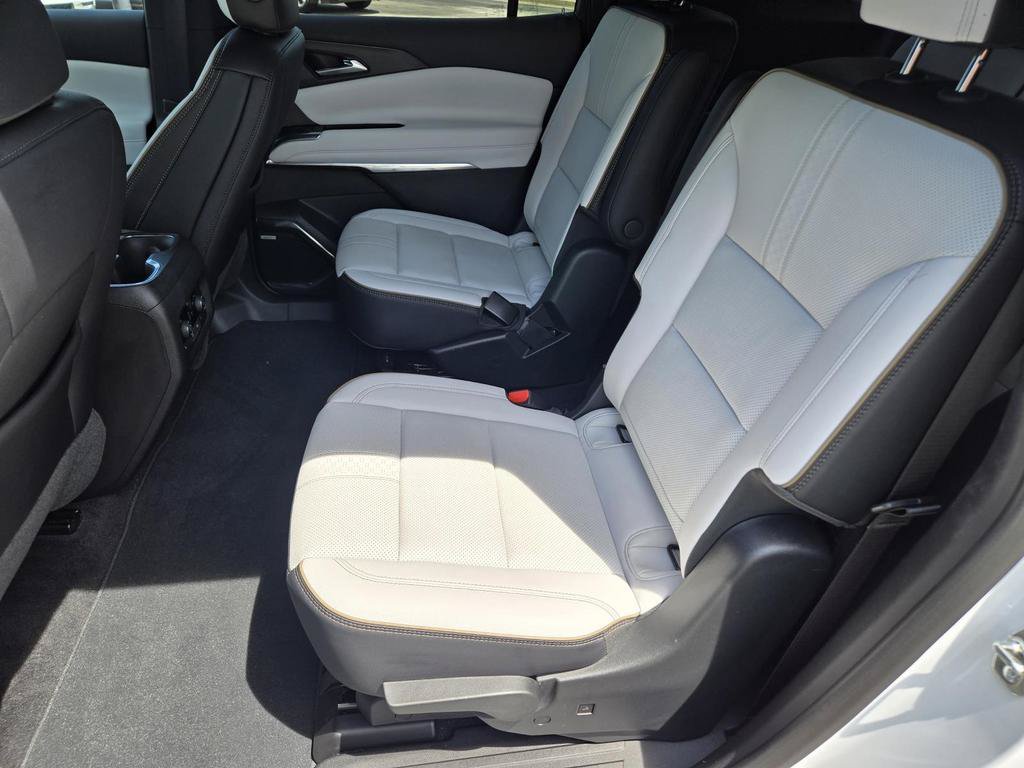 Used 2025 Chevrolet Traverse High Country AWD/4WD image 18