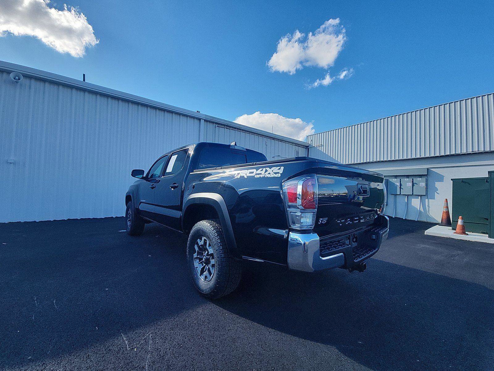 Used 2023 Toyota Tacoma TRD Off-Road image 3