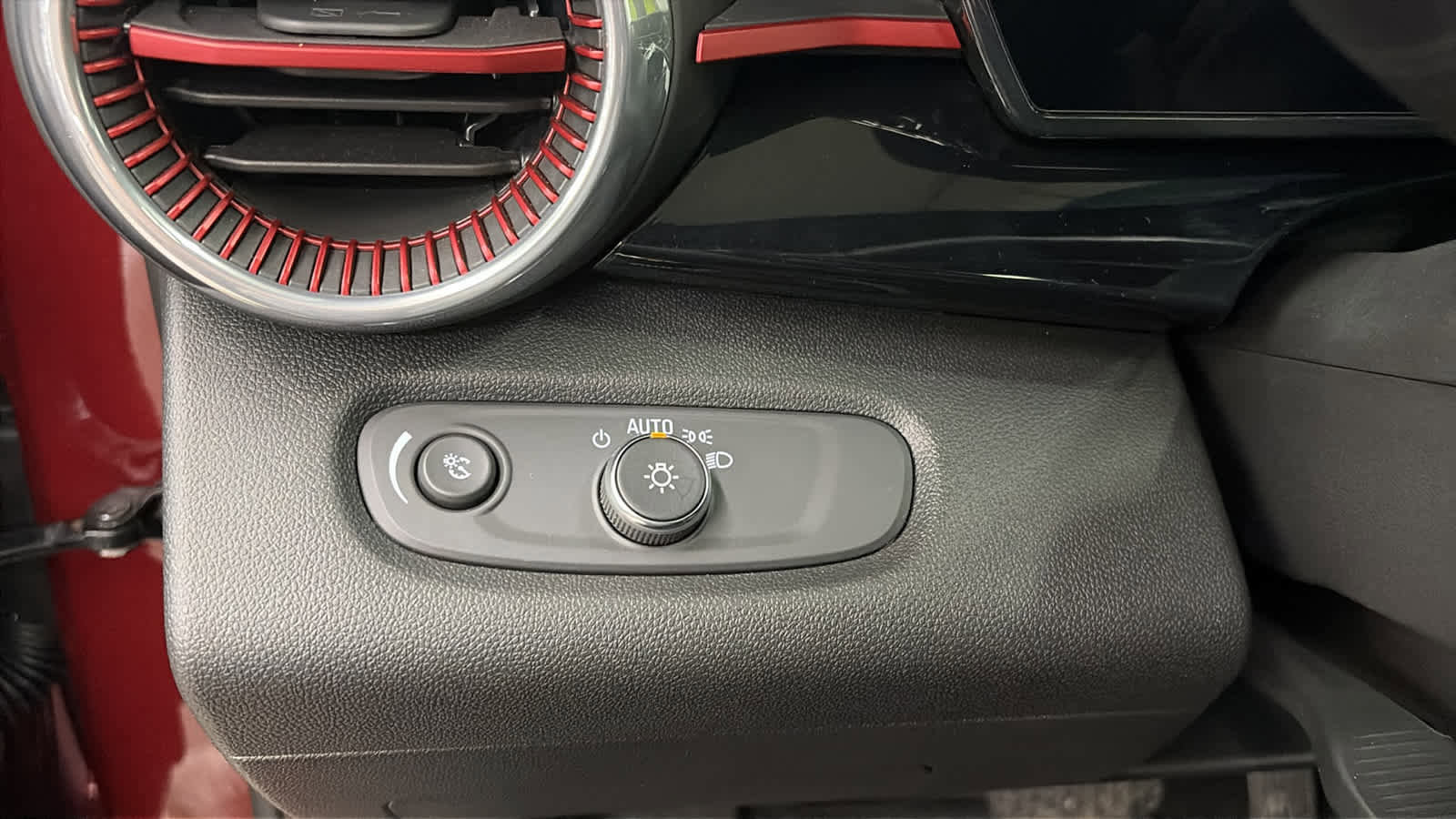 Certified 2024 Chevrolet Trax RS w/ Sunroof Package image 8