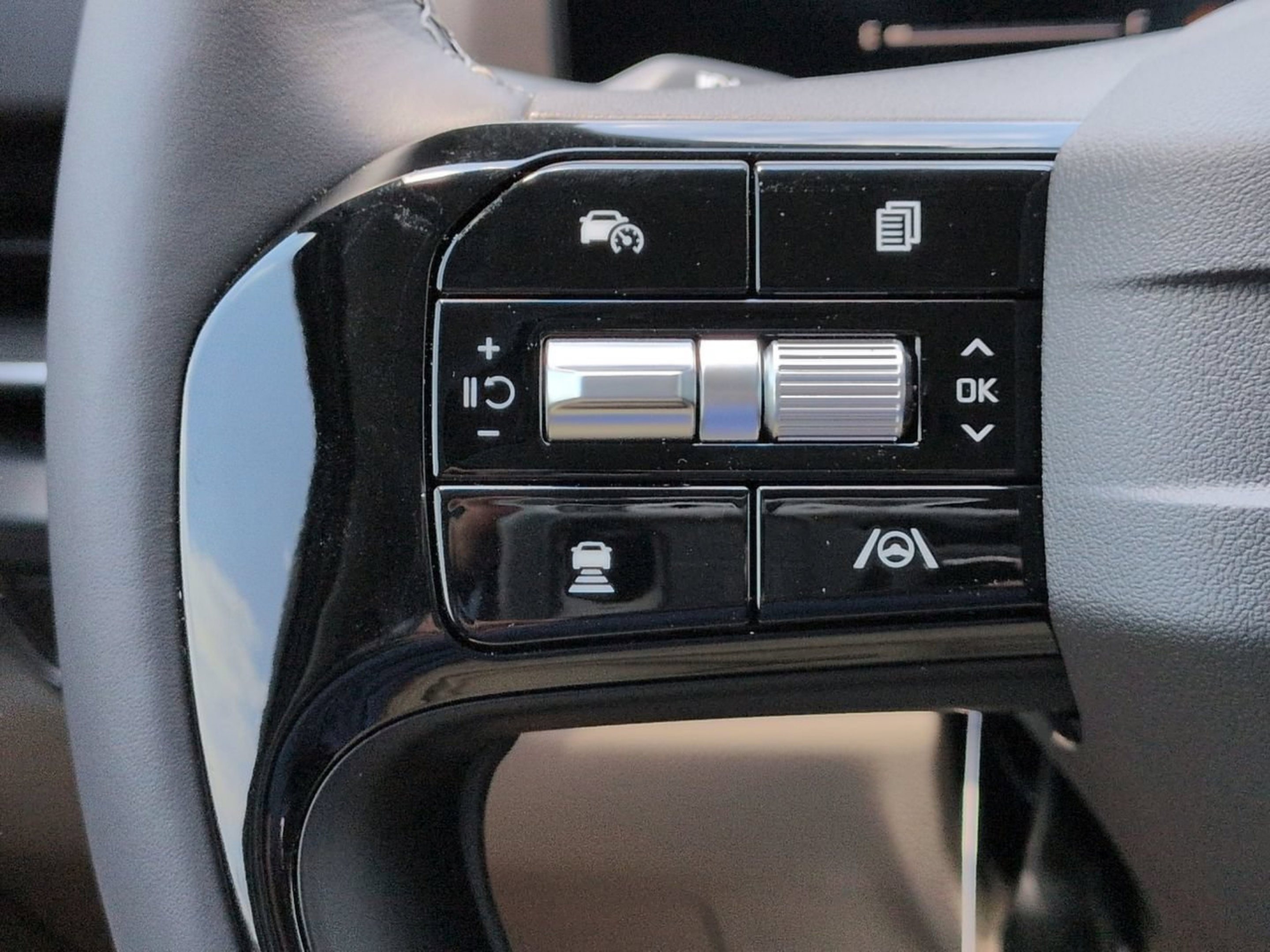 New 2027 Kia Carnival LX FWD image 28