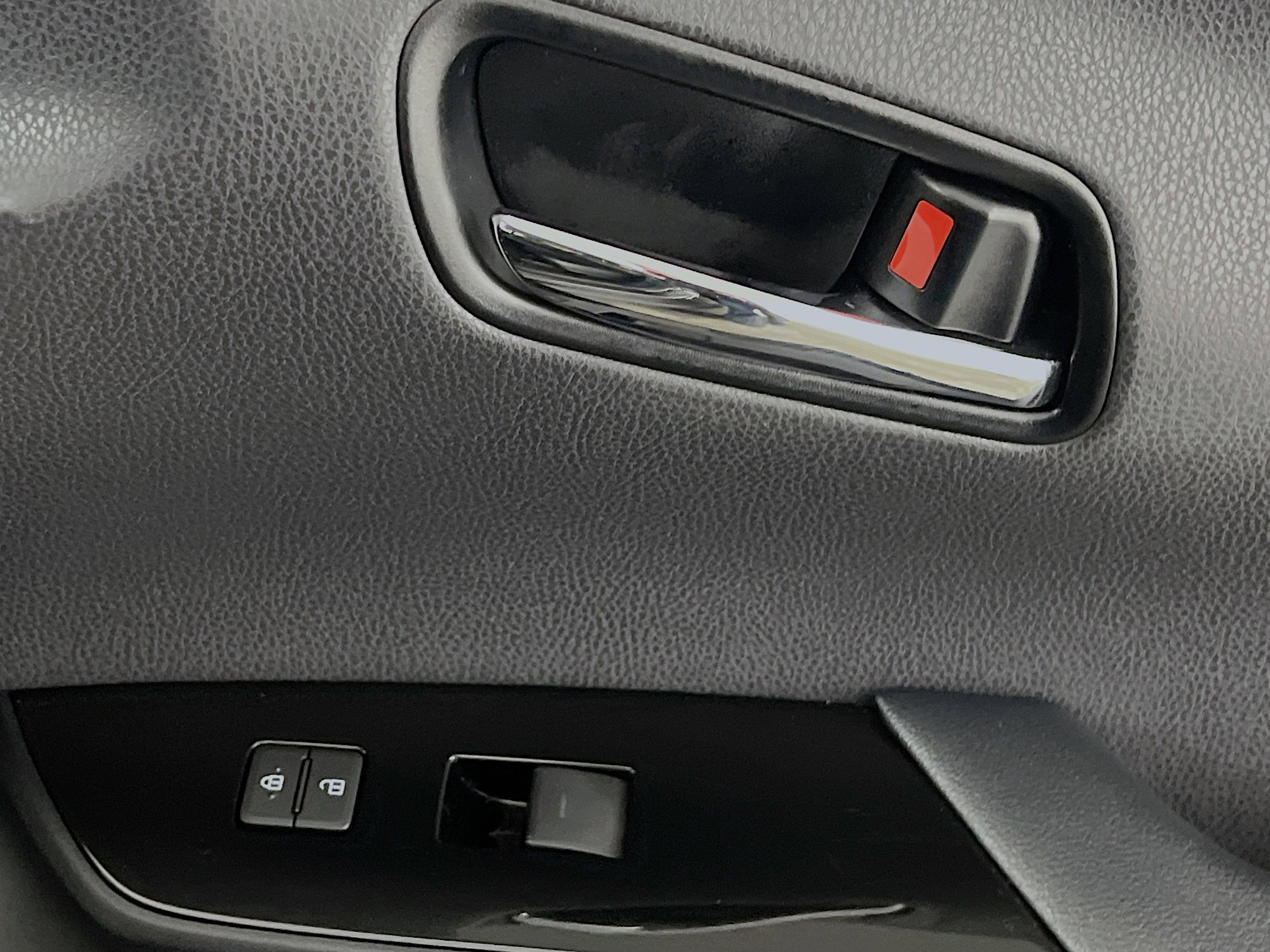 Used 2022 Toyota Prius L Eco image 32