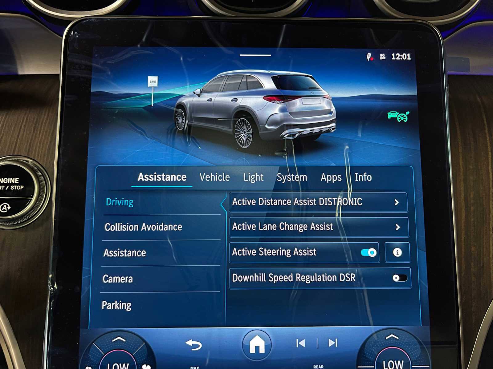 Used 2025 Mercedes-Benz GLC 300 4MATIC image 28