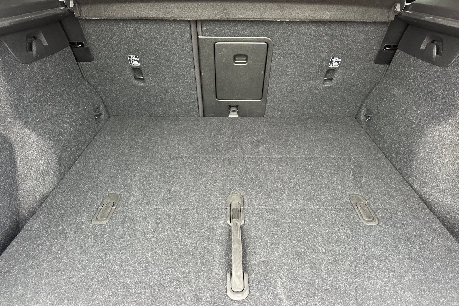 Used 2025 Volvo XC40 B5 Plus image 15