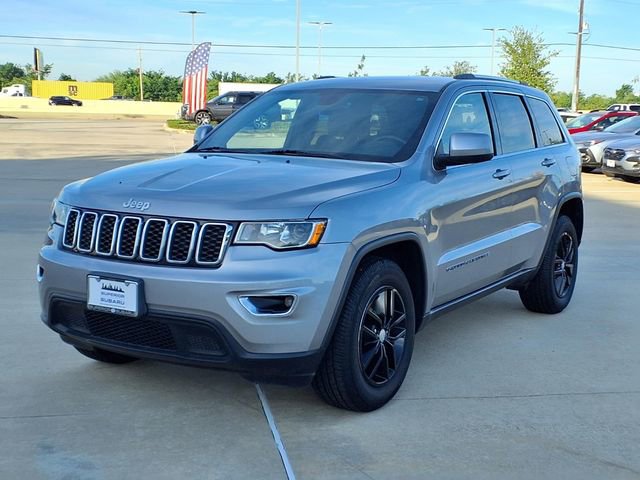 Used 2018 Jeep Grand Cherokee Laredo RWD image 3