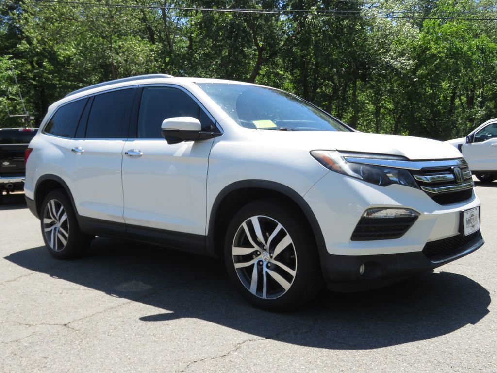 Used 2017 Honda Pilot Touring image 3