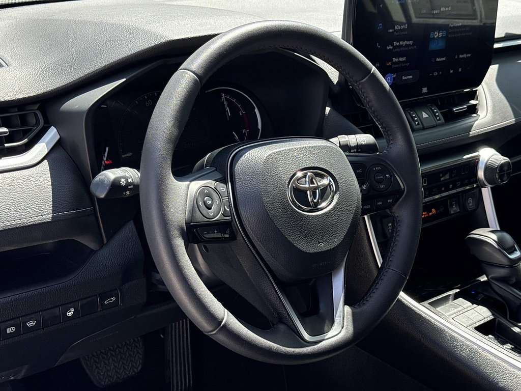 Used 2023 Toyota RAV4 XLE Premium FWD image 5