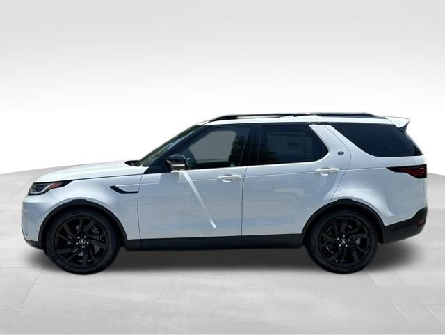 New 2025 Land Rover Discovery S image 2
