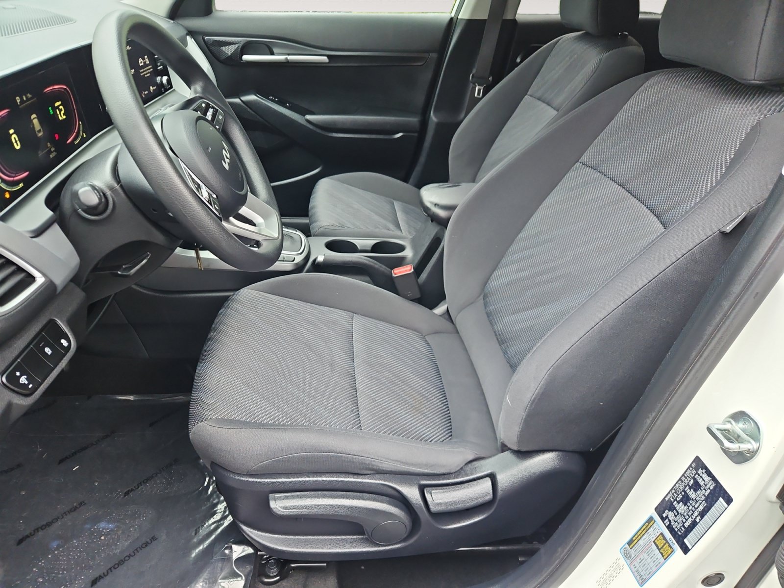 Used 2024 Kia Seltos LX AWD/4WD image 9