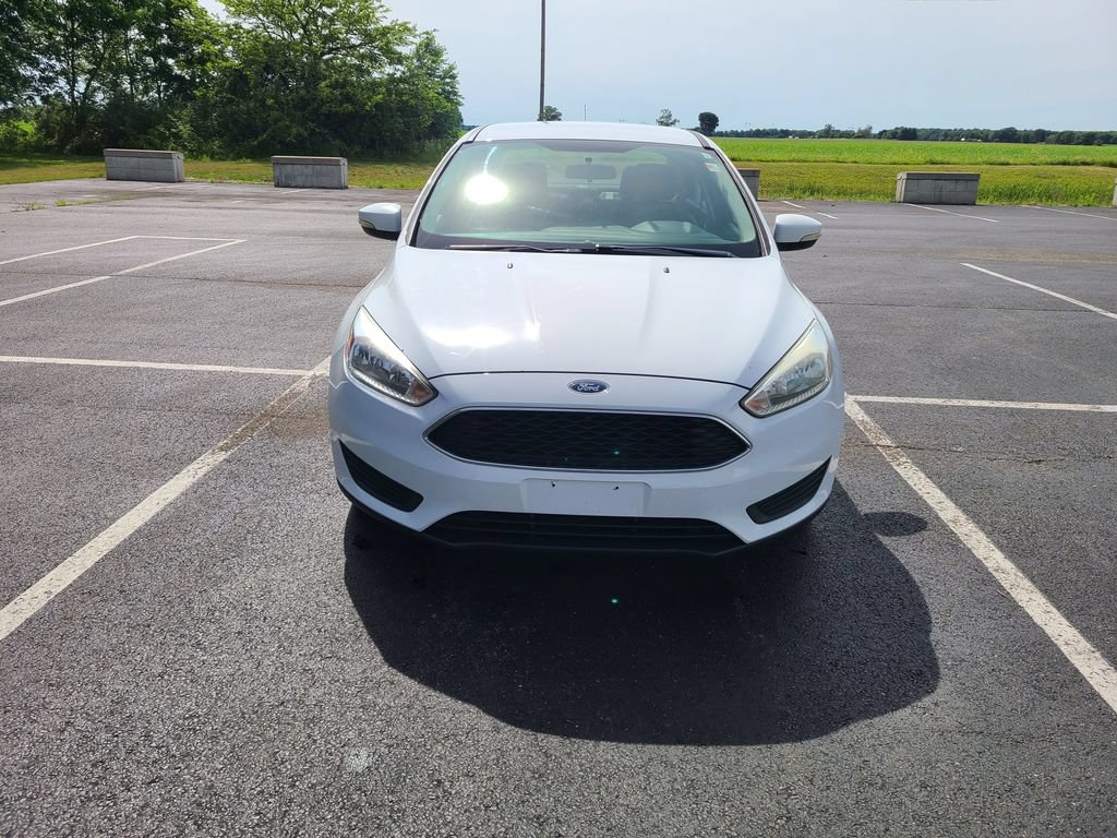 Used 2017 Ford Focus SE FWD image 2