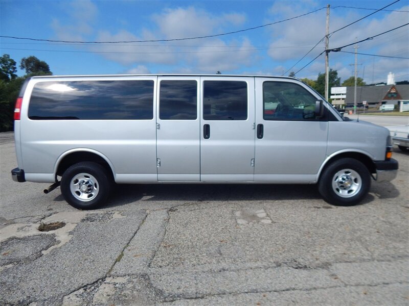 Used 2019 Chevrolet Express 3500 LT w/ LT Preferred Equipment Group RWD image 6
