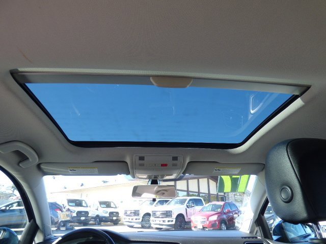 Used 2017 Volkswagen Golf SE image 7