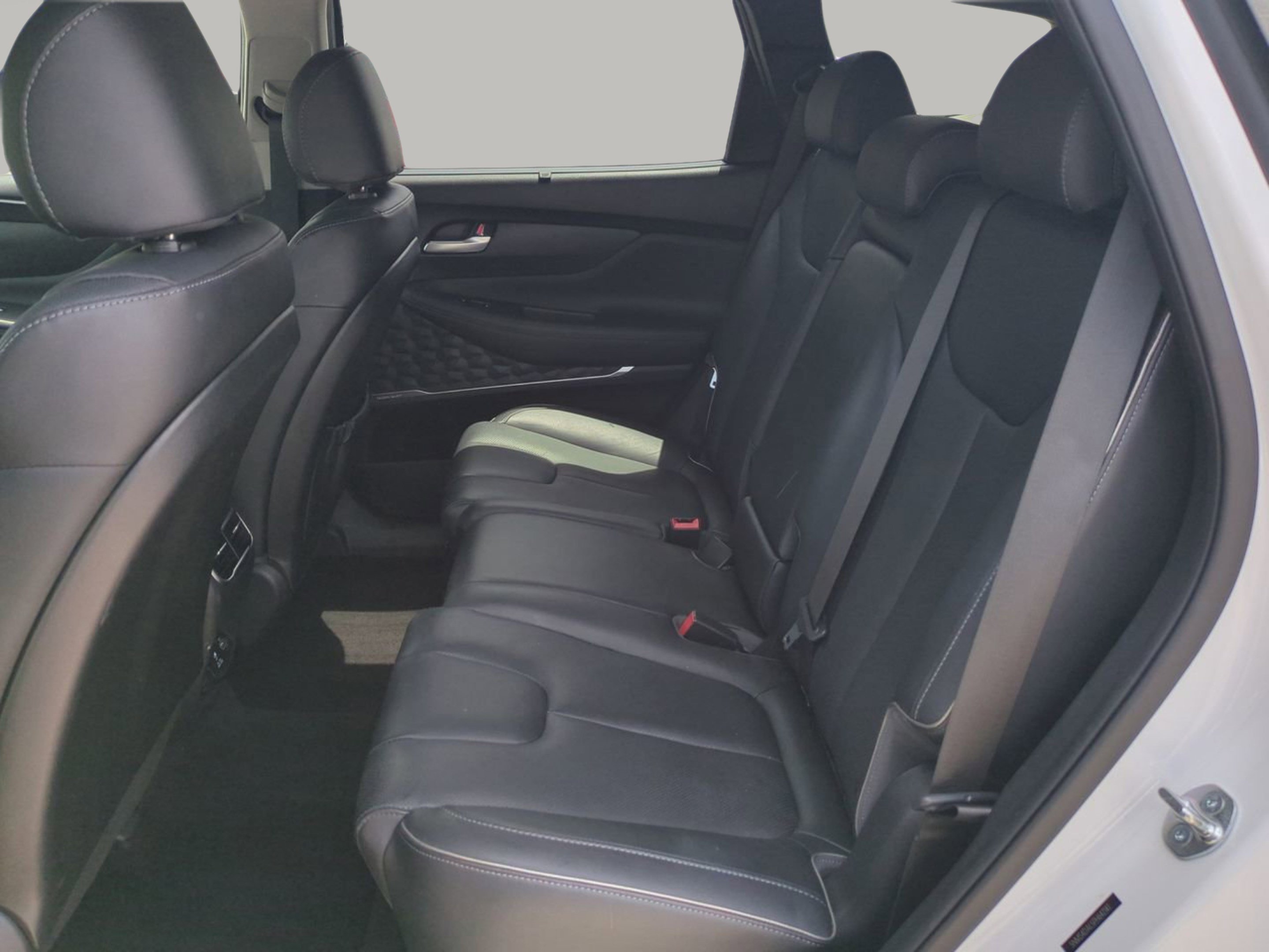Used 2023 Hyundai Santa Fe Limited AWD/4WD image 14